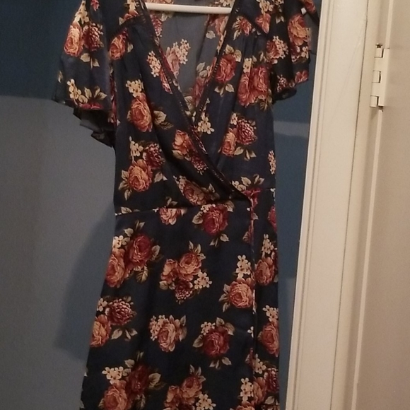 Dress - Picture 3 of 3